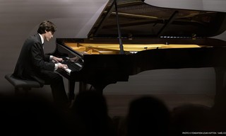 Jaeden Izik-Dzurko : Medtner, Ravel, Rachmaninov - Fondation Louis Vuitton