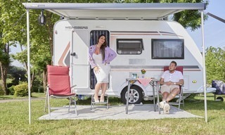 Louisa & Rowan op de camping