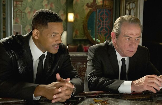 Will Smith en Tommy Lee Jones in Men in Black II