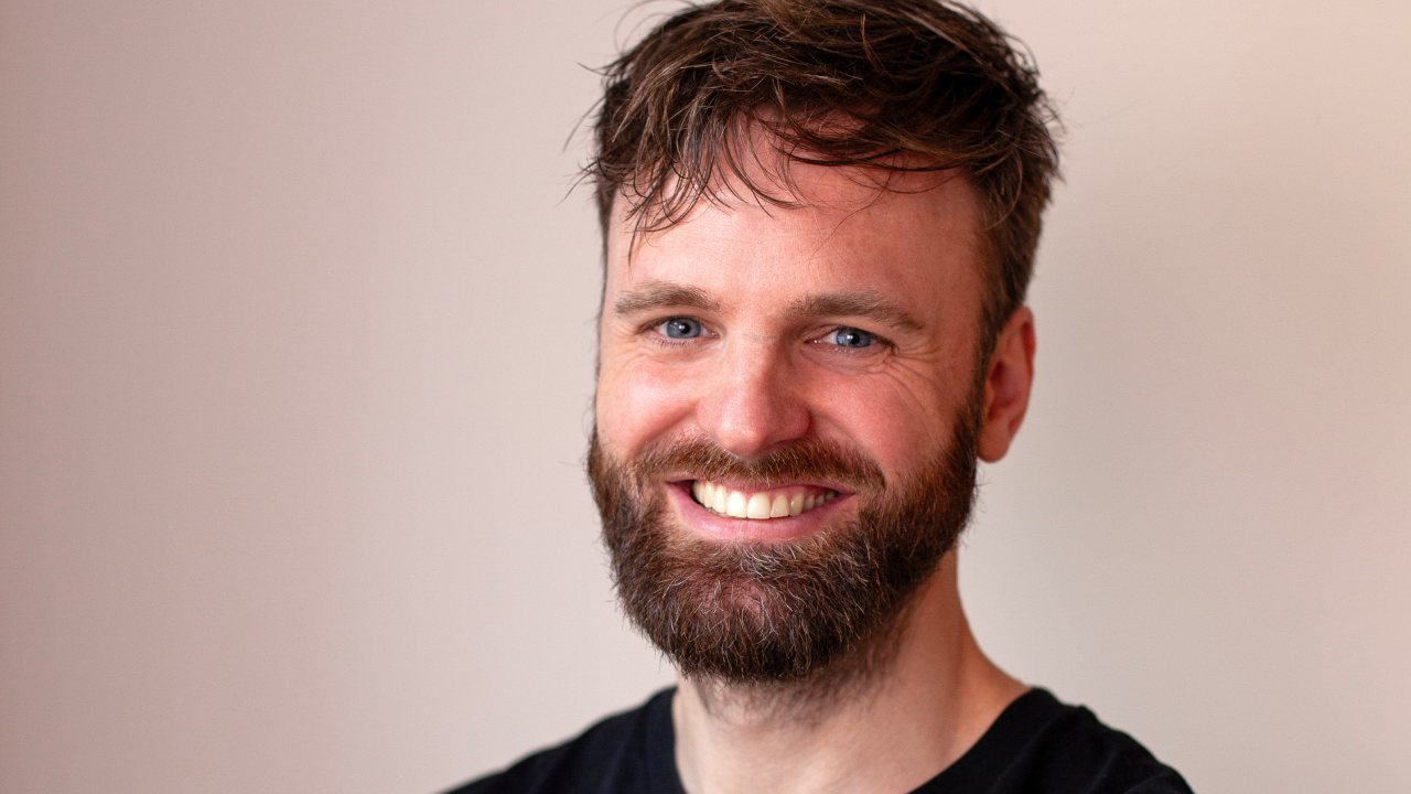 Tim Hofman kijkt veel Nederlandse dramaseries: 'Maar makers hoeven me daar nooit voor te bellen'
