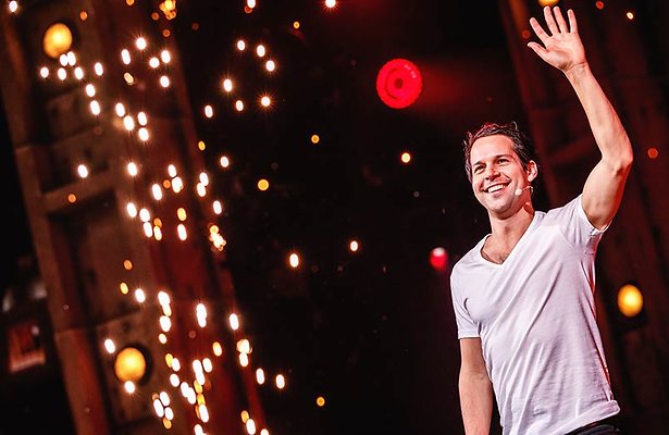 Victor Mids luidt het oude jaar uit 