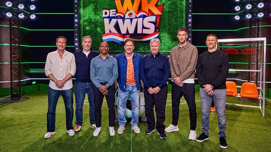 Johnny de Mol legt oud-WK-gangers het vuur aan de schenen in De WK Kwis