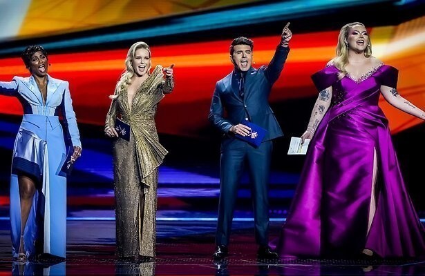 Edsilia Rombley, Chantal Janzen, Jan Smit en Nikkie de Jager tijdens finale Songfestival 2021