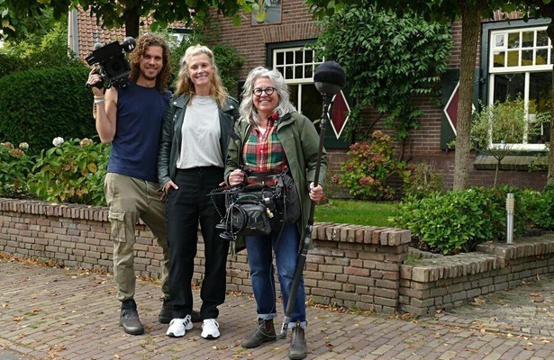 Sophie Hilbrand met Tjodi en Vincent (Nu We Er Toch Zijn: De Verkiezingen)