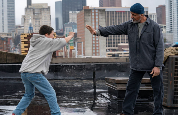 Javon Walton en Sylvester Stallone in Samaritan