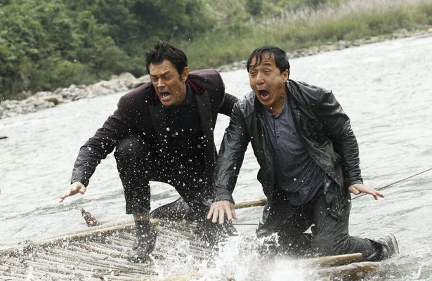 Johnny Knoxville en Jackie Chan in Skiptrace