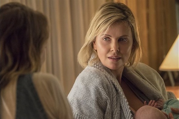 Charlize Theron heeft hulp nodig