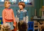 Casper en Emma maken theater