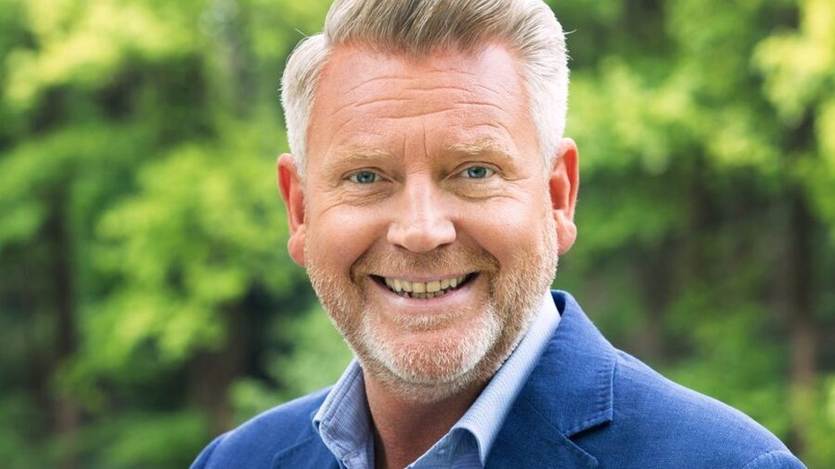 Sybrand Niessen is terug met een gloednieuw seizoen van MAX Vakantieman