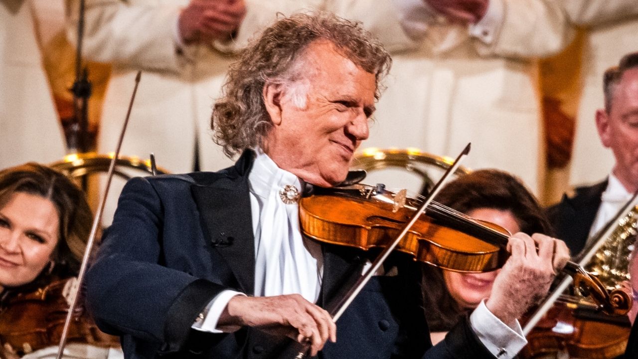 André Rieu krijgt bijzondere verrassing tijdens laatste Vrijthof-concert