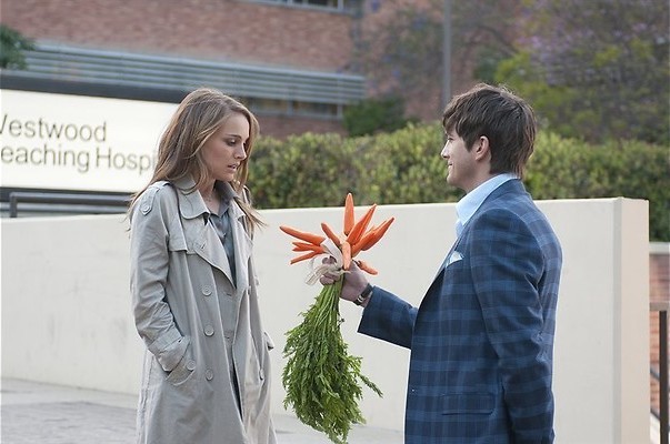 Ashton Kutcher deelt het bed met Natalie Portman