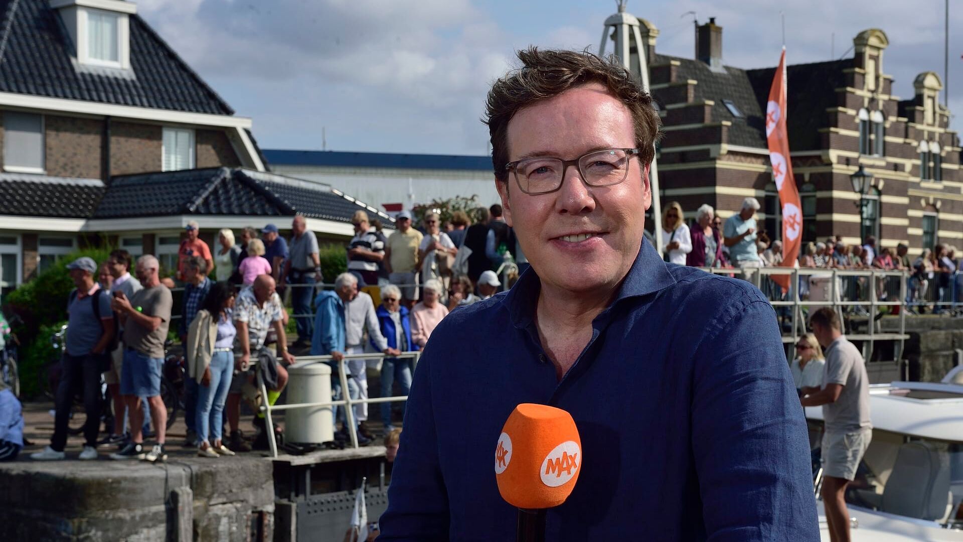 Bert Haandrikman is voor MAX Skûtsje Journaal in Langweer waar de schippers opnieuw een zware dag te