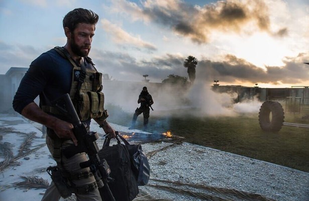 John Krasinski als Jack Silva in 13 Hours: The Secret Soldiers of Benghazi