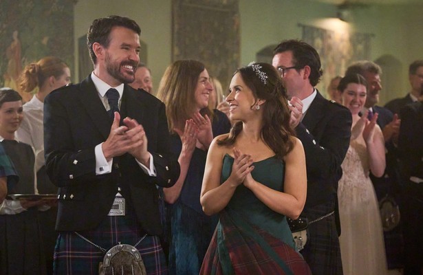 Lacey Chabert en Scott Wolf in A Merry Scottish Christmas