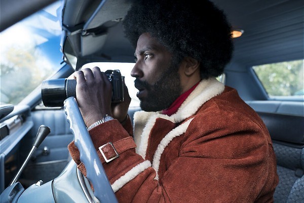 John David Washington gaat undercover bij de KKK