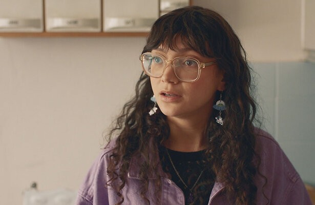 Tara Hetharia als Jessie (Dertigers)
