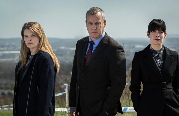 Andrea Lowe, Stephen Tompkinson en Caroline Catz in DCI Banks