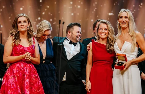 Merel Ek, Thomas van Groningen, Hélène Hendriks en collega's op het Gala