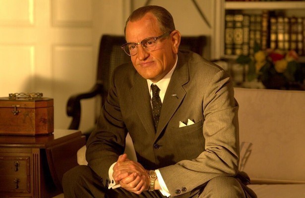 Woody Harrelson als Lyndon B. Johnson in WBJ