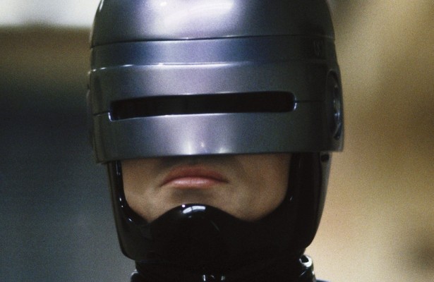 Robert John Burke in RoboCop 3