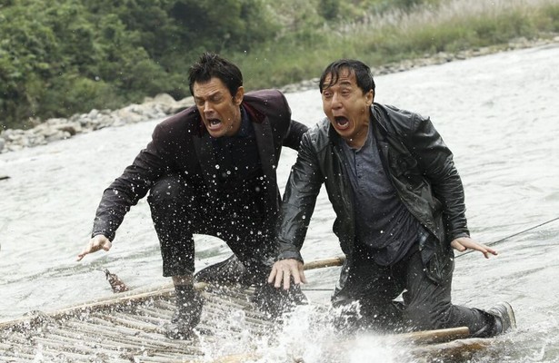Johnny Knoxville en Jackie Chan in Skiptrace