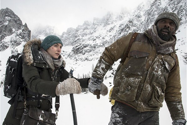 Idris Elba en Kate Winslet stranden in de sneeuw
