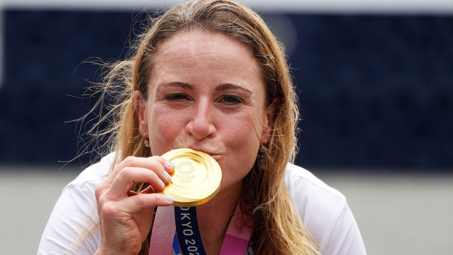 Van Vleuten wint goud in Tokio!