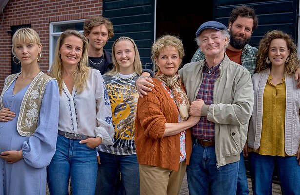 De cast van Woeste Grond in het tweede seizoen.