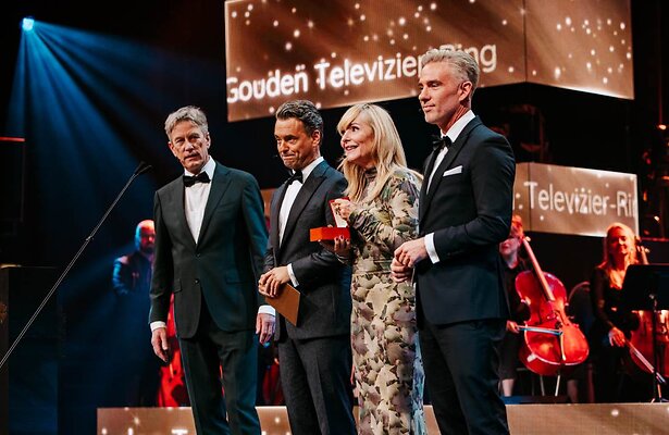 Wie Is de Mol?-presentatoren tijdens Gouden Televizier-Ring Gala 2025