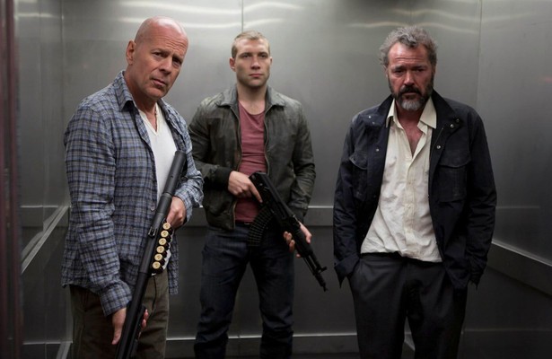 Bruce Willis als John McClane en Jai Courtney als Jack McClane
