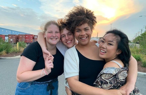 Au Pairs (2023)