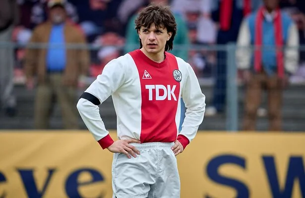 Chris Peters als Marco van Basten