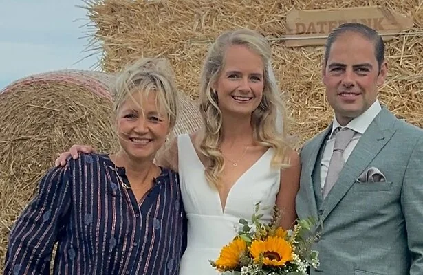 Yvon Jaspers ziet Boer zoekt vrouw-stel Gerben en Vivian trouwen: 'Geweldig mooi lief bruidspaar'