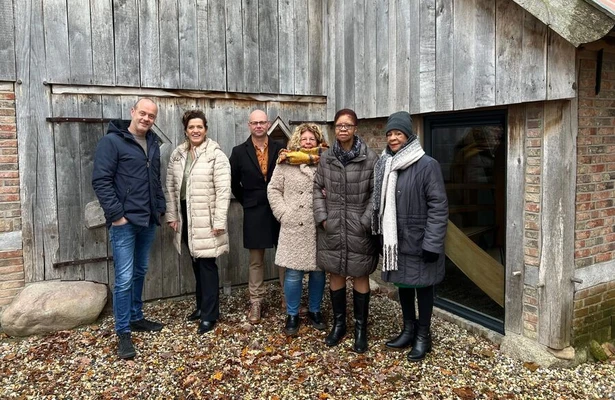 Pieter, Brenda, Michel, Anja, Marelva en Marjorie in Bed & Breakfast