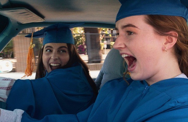 Kaitlyn Dever en Beanie Feldstein in Booksmart