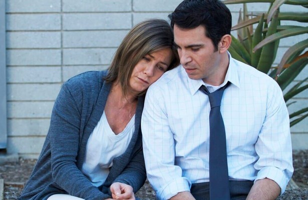 Jennifer Aniston en Sam Worthington in Cake