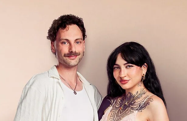 Kevin Curifex en Christina Curry in Adam's Family: 25 Jaar Later