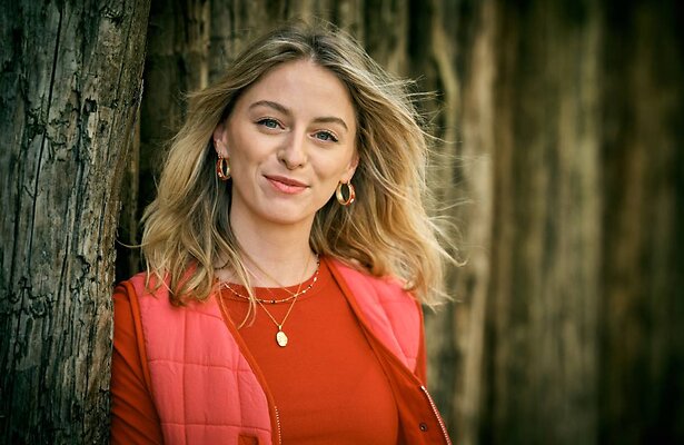 Claire Bender speelt de rol van Ada in Dertigers.