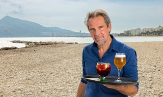 De Hanslers: Van de piste naar de playa
