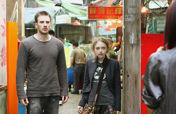 Dakota Fanning en Chris Evans in Push
