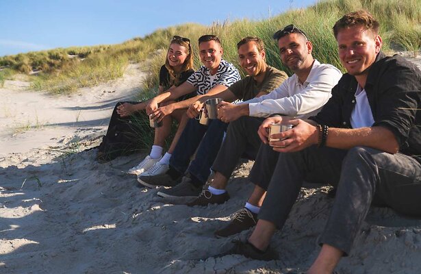 Daten in het Dorp-cast met Emma Wortelboer