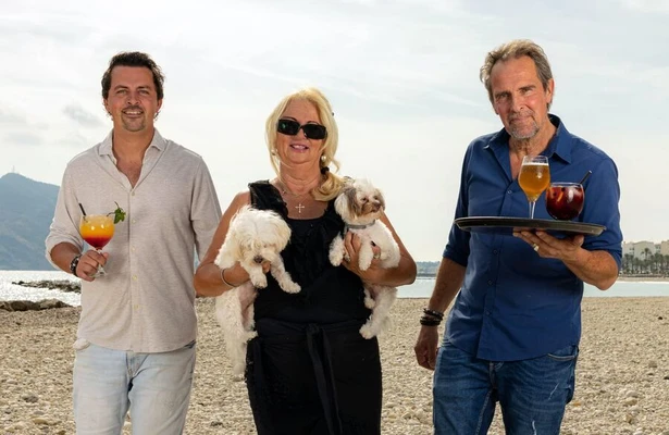 Mike, Monique en Peter in De Hanslers: Van de Piste naar de Playa