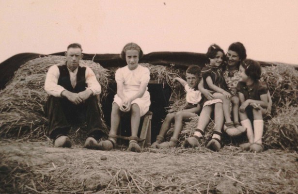 Still uit De Kinderen van de Jodenboerderij
