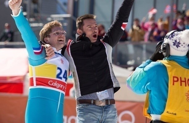 Hugh Jackman en Taron Egerton in Eddie the Eagle