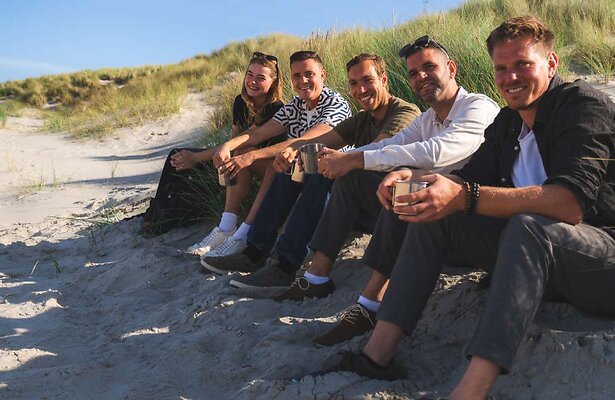 Emma Wortelboer met heren Daten in het Dorp: op Texel