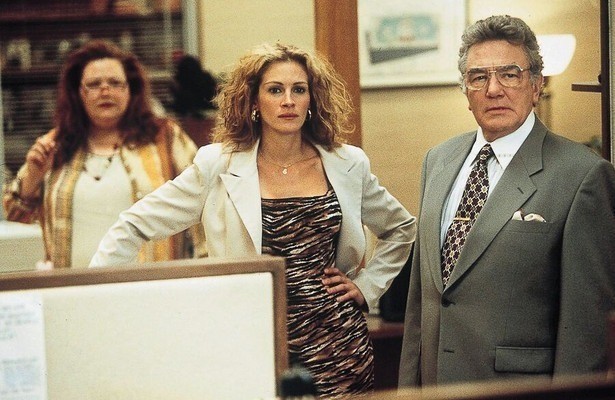 Conchata Ferrell, Julia Roberts en Albert Finney in Erin Brockovich