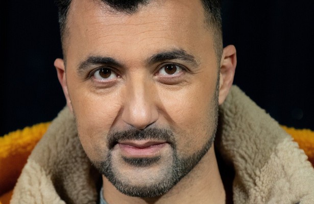 Özcan Akyol voor Eus' Boekenclub