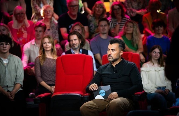 Schrijver Özcan Akyol voor Eus' Boekenclub