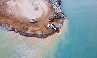 Fleuve en eaux troubles