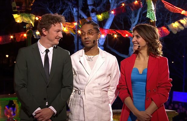 Fons Hendriks, Rosario Mussendijk en Anna Gimbrere in Wie Is de Mol?